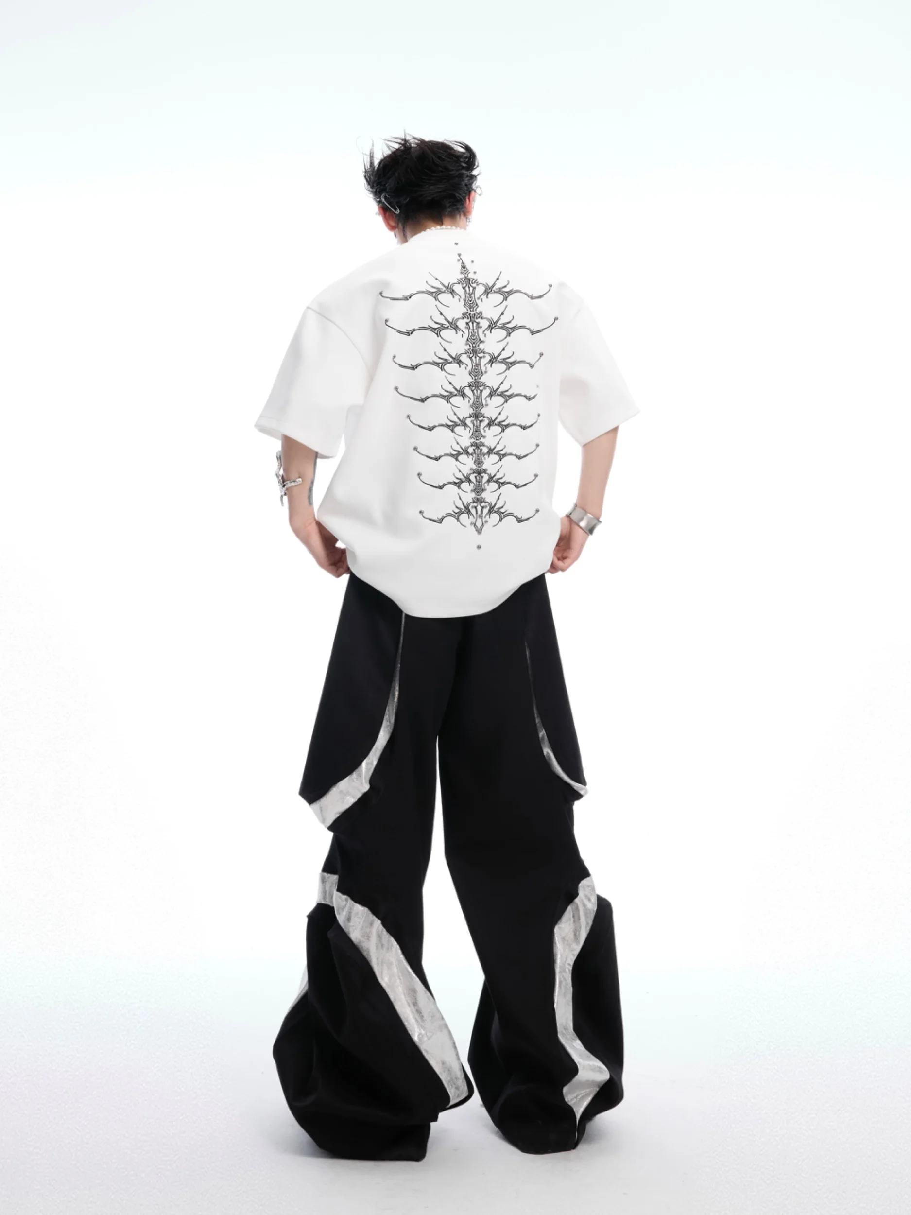 刺繍入りTシャツで失敗しない選び方は？背中デザインとワンポイントのトレンドを解き明かす