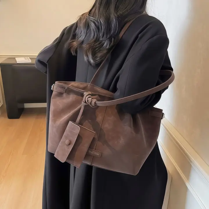 秋冬用トートバッグ【大容量・通勤用・レトロ調・女性用】