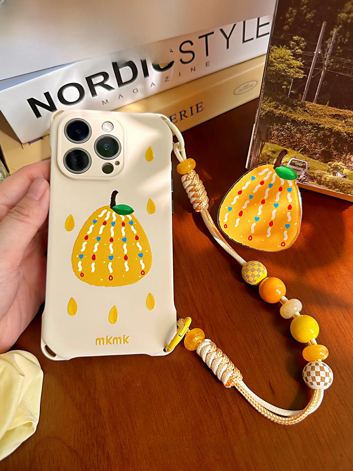初期の携帯電話用シリコンケース：イエローペアの実用性とデザイン解析