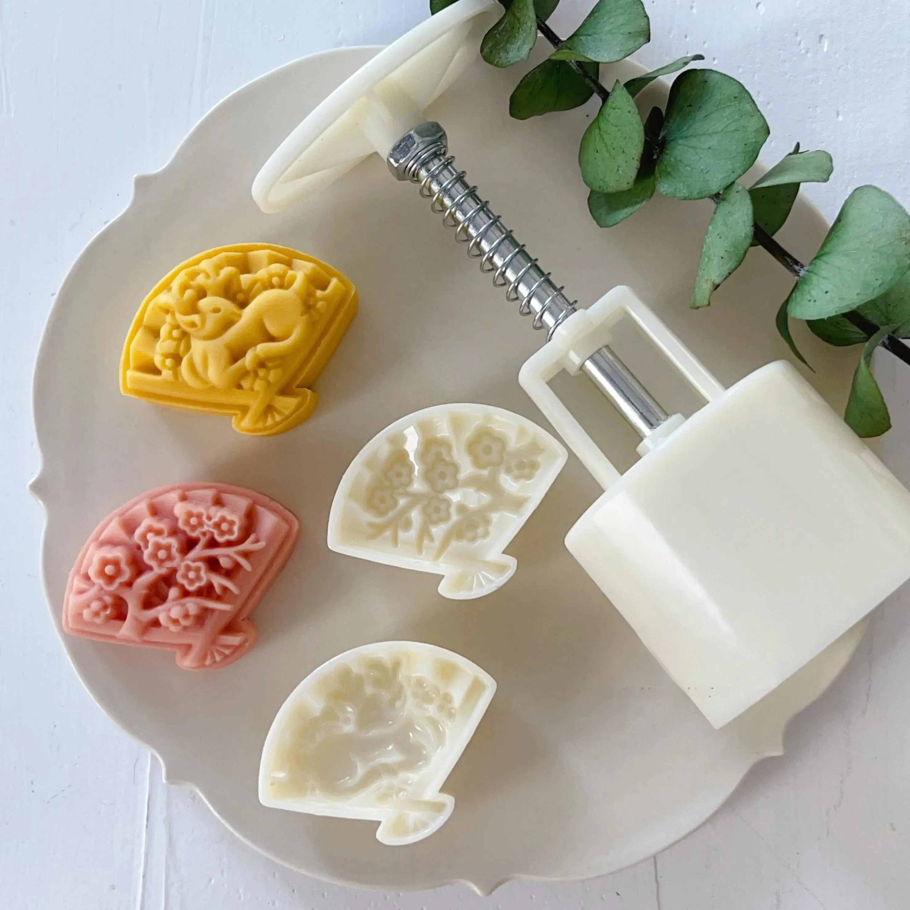 梅花鹿形状の緑豆ケーキ型【中秋節用・50gサイズ・扇形デザイン】：中式宫廷风烘焙用品の実用性と適用シーン