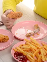 プラスチック製 丸型骨取り皿【家庭用・小皿・おつまみ・食卓整理用】