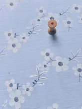 クリスマスツリー柄の洗水コットンリネン生地【青地に白花・多用途】