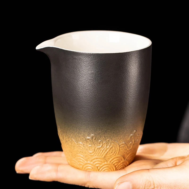 粗陶製公道杯：黒と黄色の「滄海」ティーカップで煎茶を安定して楽しめる