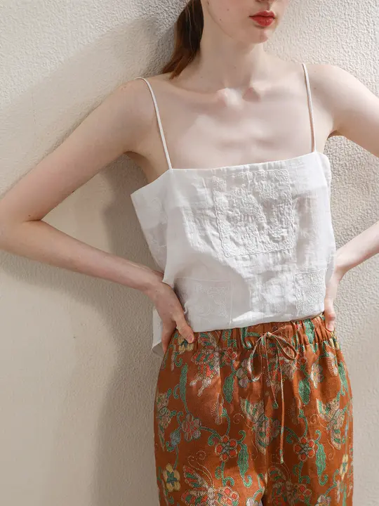 純リネン刺繍キャミソール【バックアSplitデザイン・シンプルでスタイリッシュ】