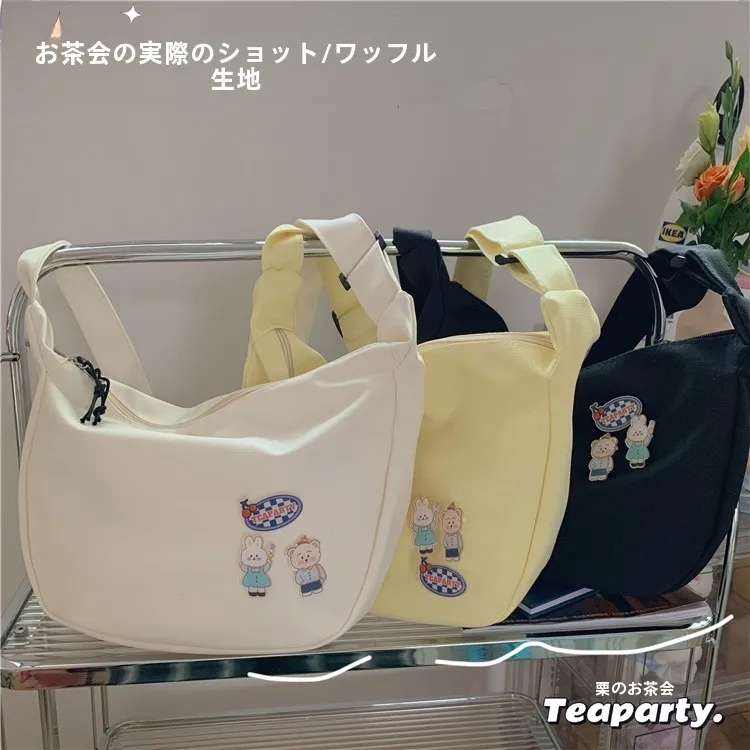 シンプルデザインの斜め掛けバッグ：肩がこらないショルダーバッグの正しい背負い方と使い方
