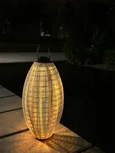 レトロ風竹編みソーラーランタン【屋外・庭園装飾用・フロアスタンド】