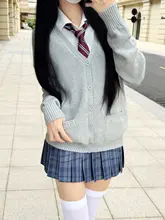 浅灰色のVネック長袖カーディガン【学院風・重ね着対応】
