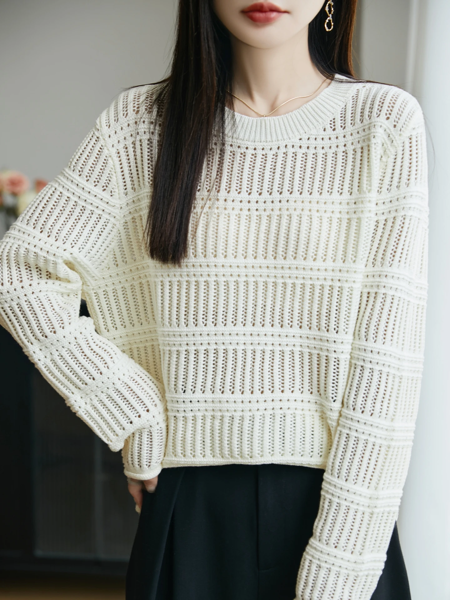 大人可愛い服 50代コーデ | 質感と色のバランスで実現する完全ガイド
