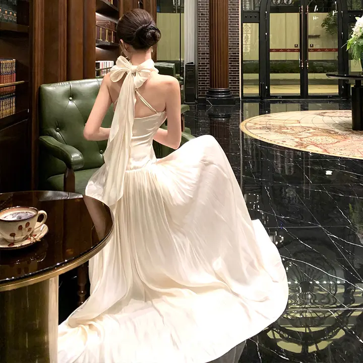 エレガントなバックスリットデザインのロングドレス【フレンチスタイル・バタフライリボン付き・婚礼・パーティー用】