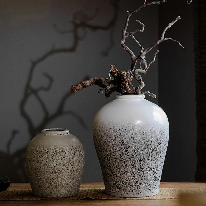 大きな花瓶をどう選ぶ？和風・ヴィンテージ風の陶器花瓶がインテリアに与える、心の癒しとは