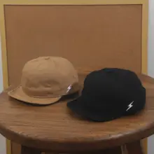 ユニセックス バーチカルシーム デザインの短つばキャップ【カジュアル・レトロ・ソフトブリム・ワークスタイル】（セットアップ対応）