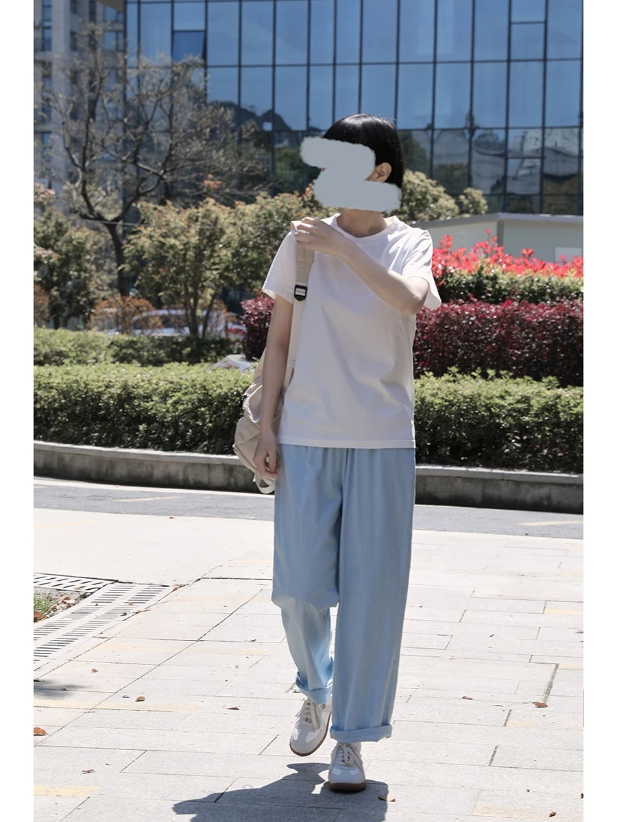 ママコーデの基本スタイルとは？シンプルTシャツで自然なスタイルを実現