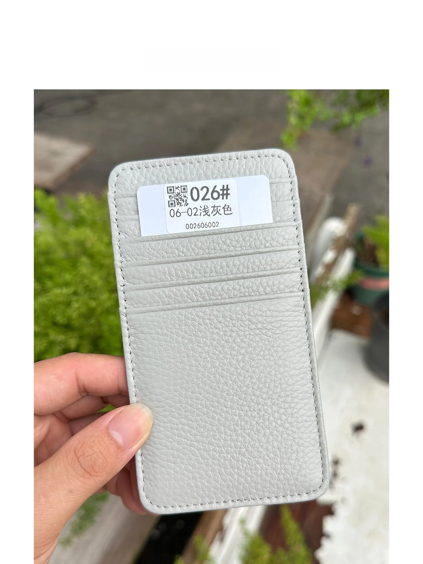 カードウォレットの選定基準：MABULAのオイルレザー薄型カードケース