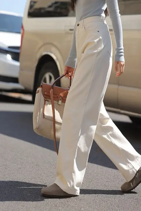 ホワイトデニムパンツ【レディース・ゆったりストレート・フィット・秋用】