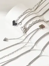 中性デザインのショートネックレス【ファッショナブルな装飾品】