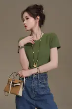 シンプルでフィット感のある短丈Tシャツ【上品なデザイン】