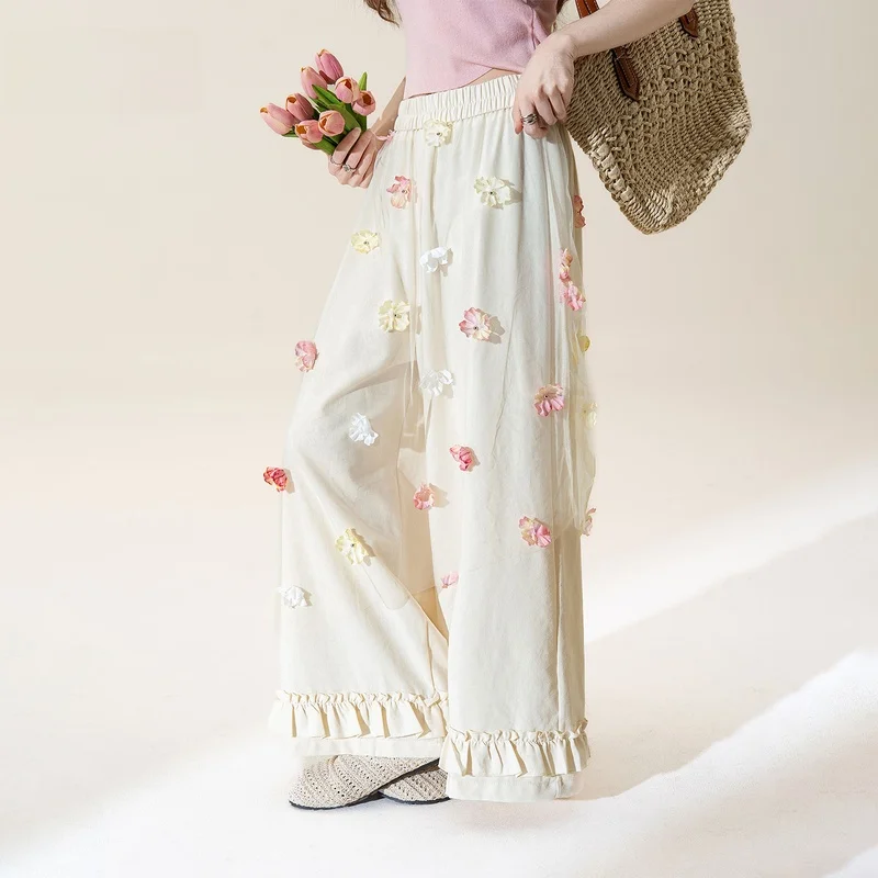 立体花飾りのレースワイドパンツ【春向け・アプリコット色・甘いフリル付き・スタイル】