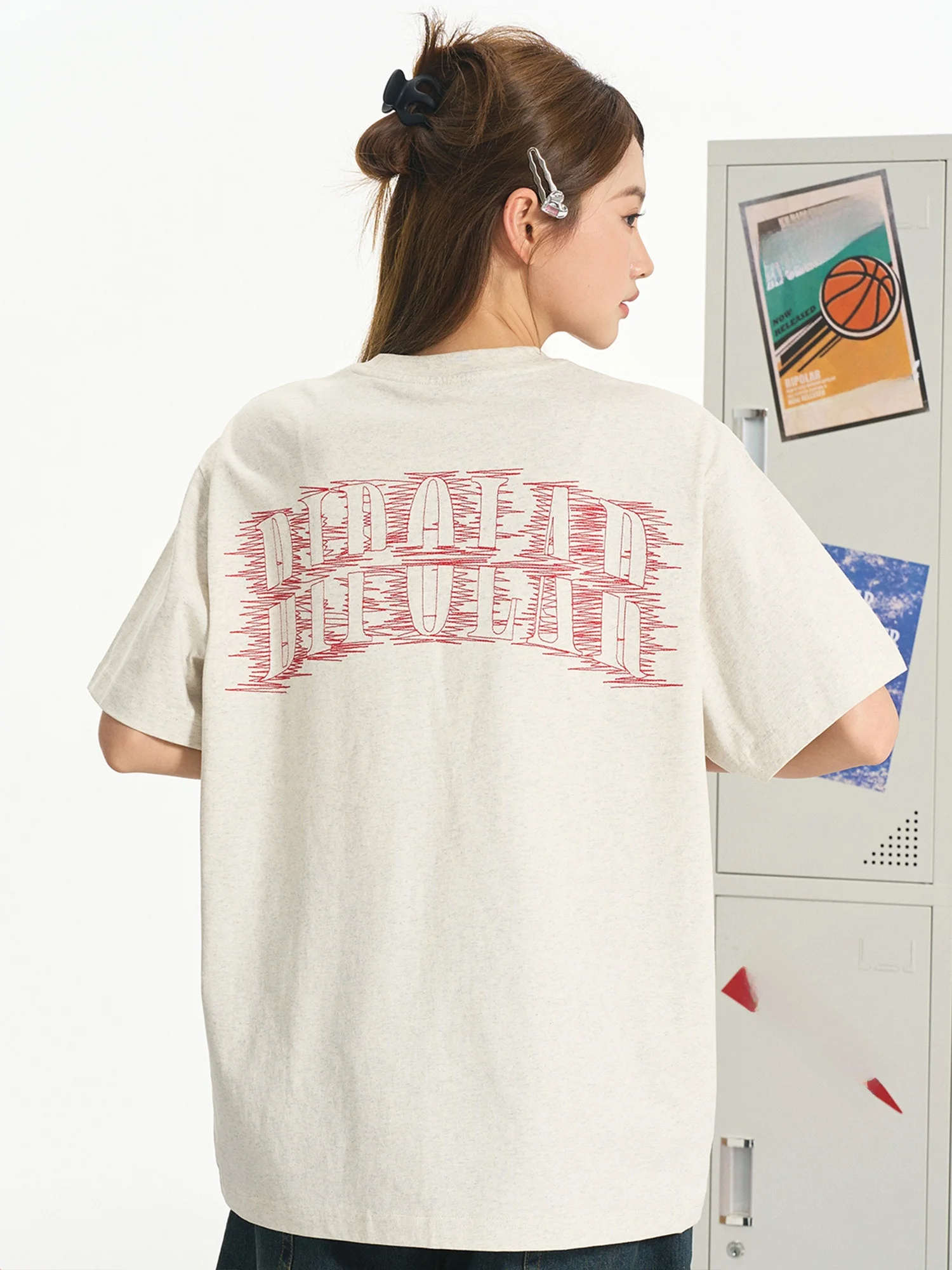 ブランドアパレル ロゴグッズとしてのbipolar刺繍Tシャツ：国潮スタイルのカップル向けデザイン解析