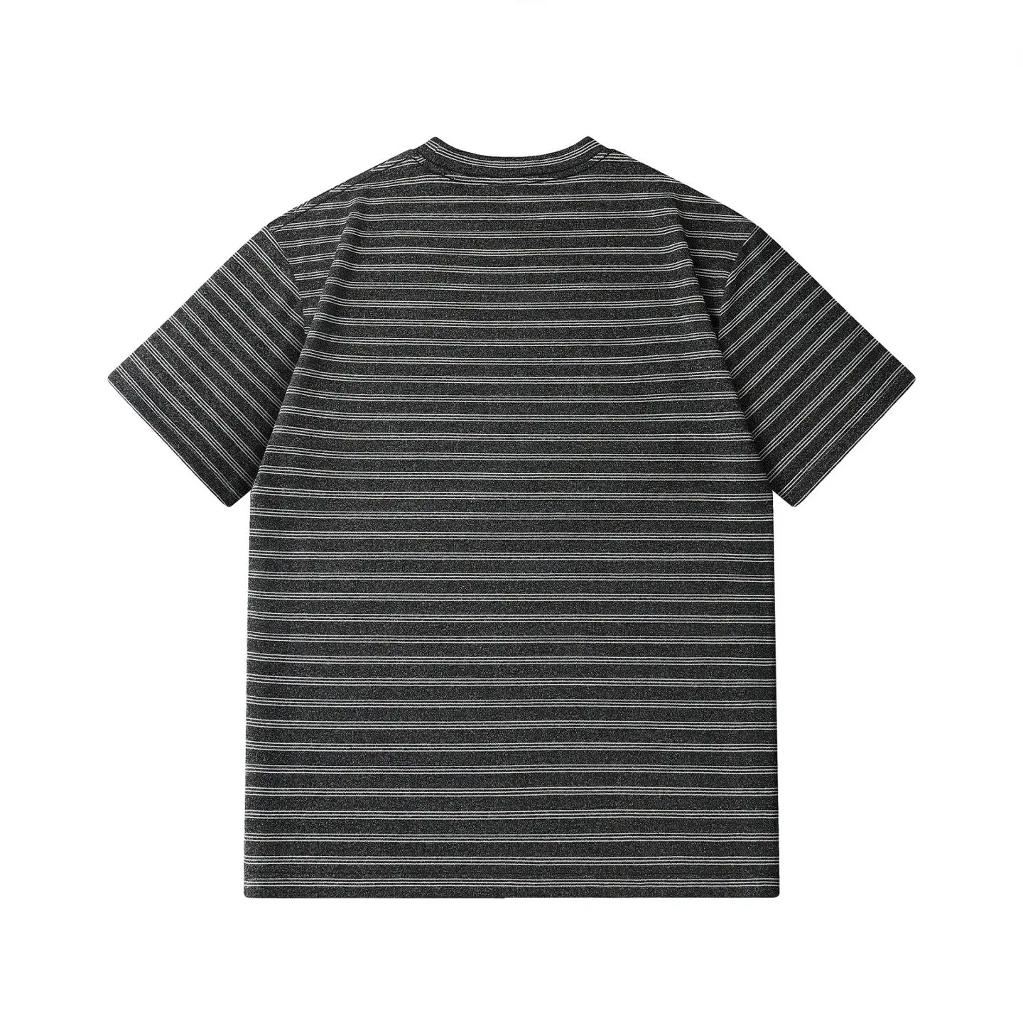 レトロストライプの半袖Tシャツ：重ね着に最適な通気性とフィット感のバランス