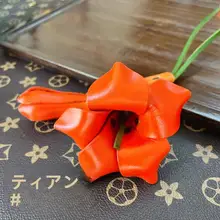 立体花デザインの本革製キーホルダー【ハンドメイド・車用飾り・ブックマーク】