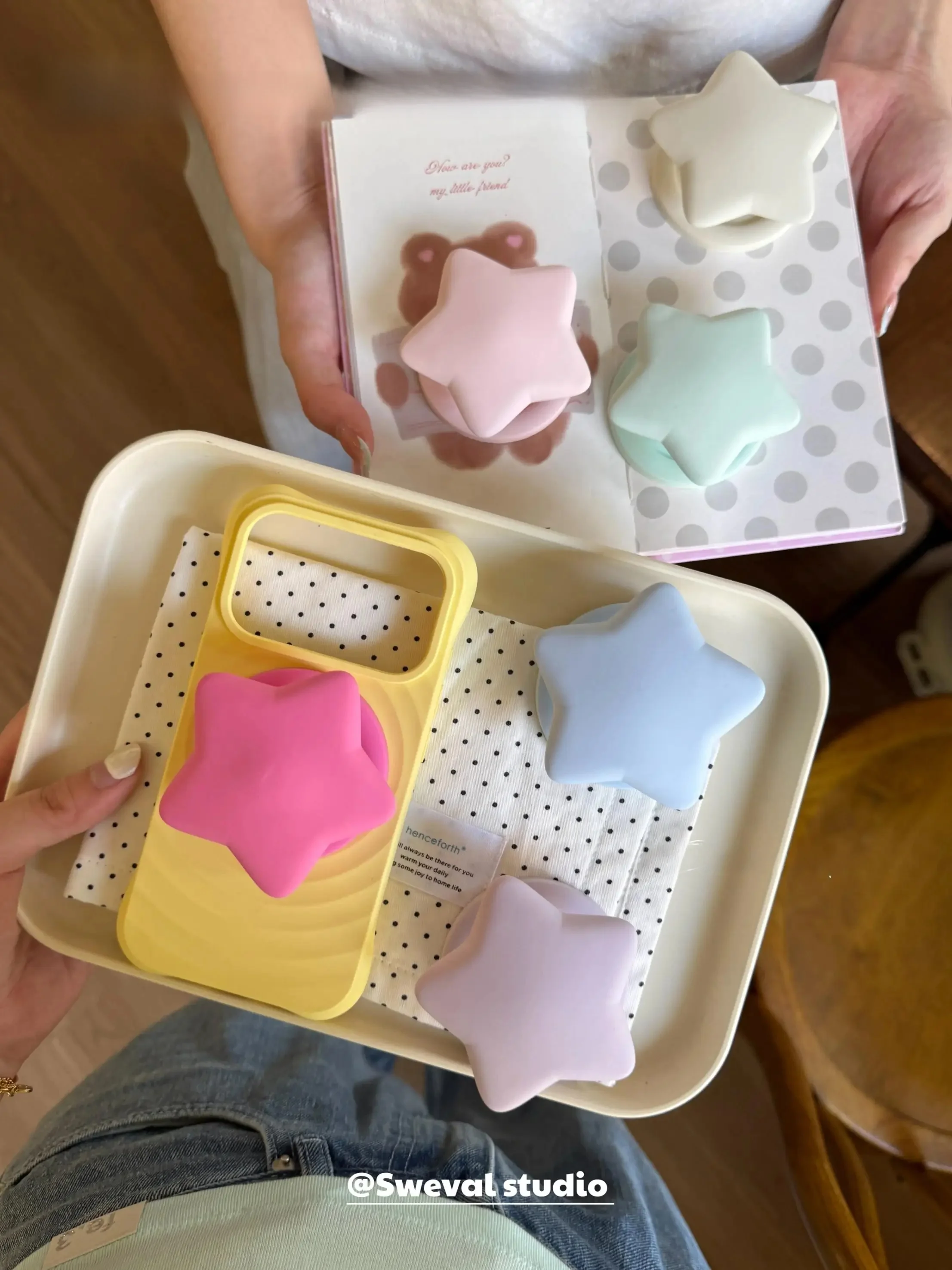 星形マカロンデザインの液状シリコン磁気吸着スマホスタンド：デスクで伸縮式に使える本物の液体タイプ