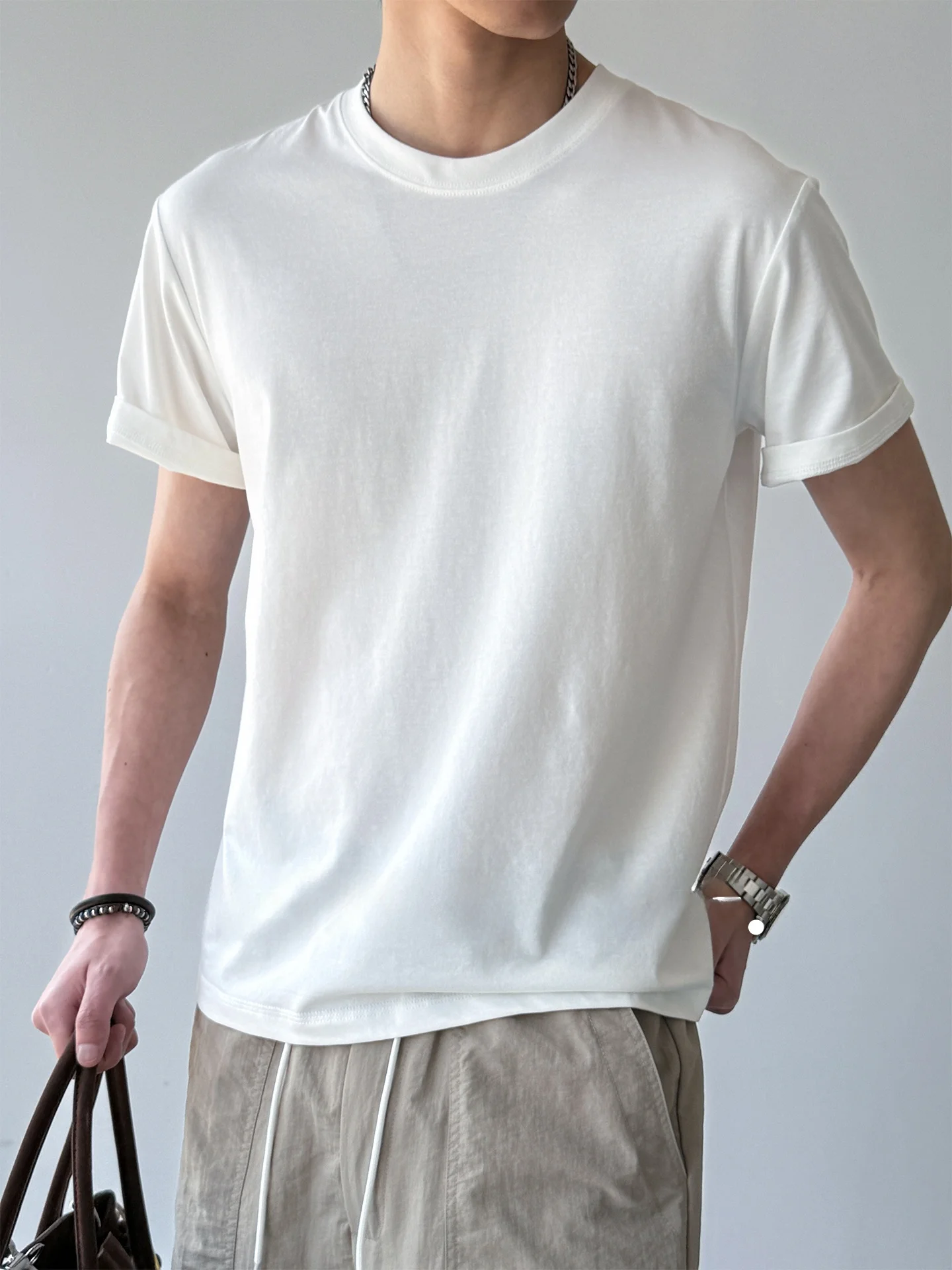涼感素材のショートスリーブTシャツ：抗菌・運動・男性用の生地特性と実用性