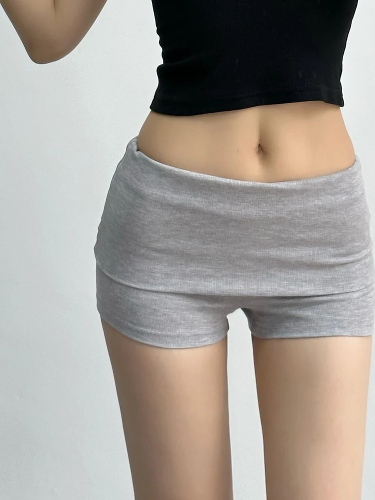 キッズ ショート パンツ：低腰折り返しニットデザインの夏向けカジュアルスタイル