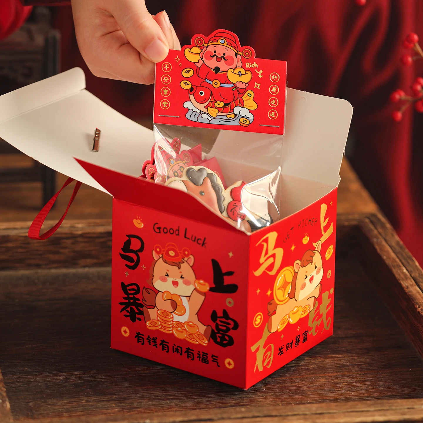 かわいい包装紙でプレゼントをどうする？新年のスノーフレークスイーツにぴったりな包装袋の選び方