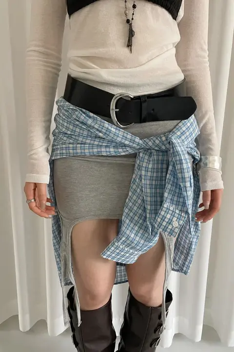 シンプルで高級感のある黒いウエストベルト【ワイドタイプ・スカートやデニムパンツに最適・スタイルアップ効果】（セットアップ対応）