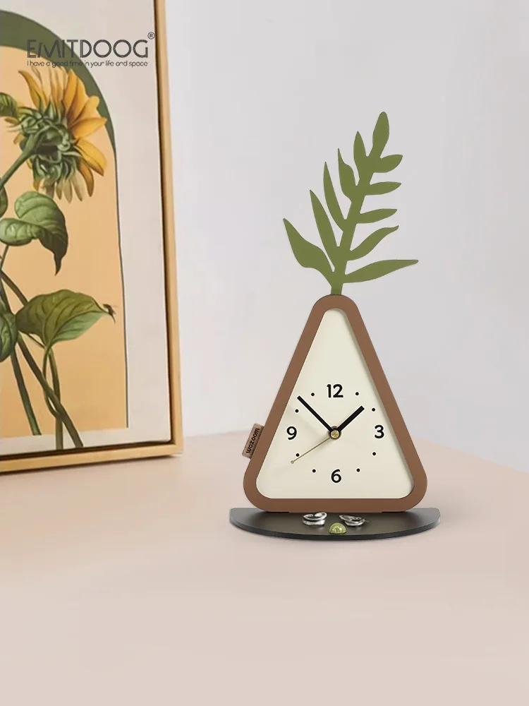 EMITDOOG インテリア時計：北欧風木製デスクトップ装飾フィギュアと時計の組み合わせ