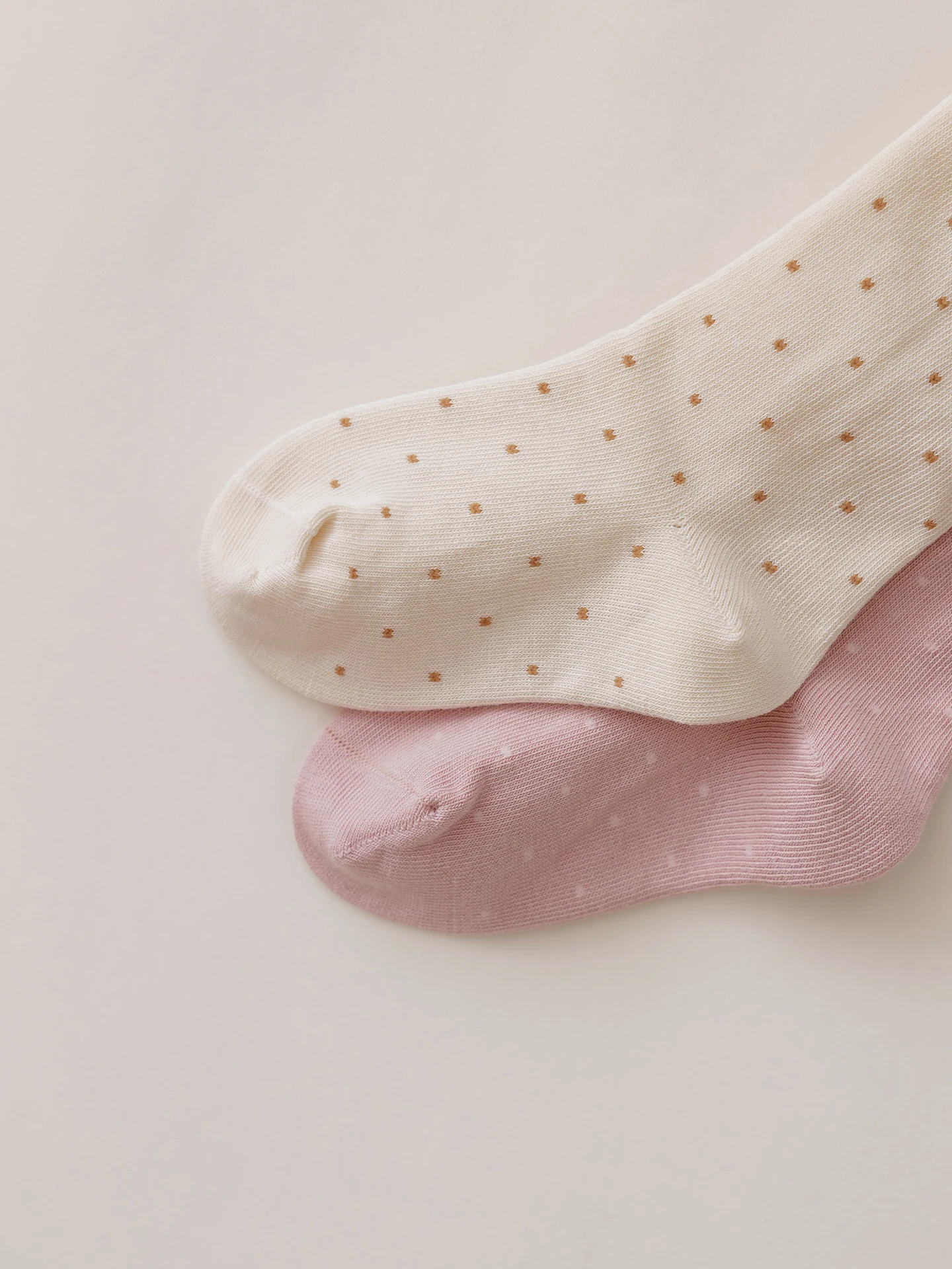 3歳の女の子の足のサイズって何？ポルカドットソックスで解決できる本当の選び方とは？