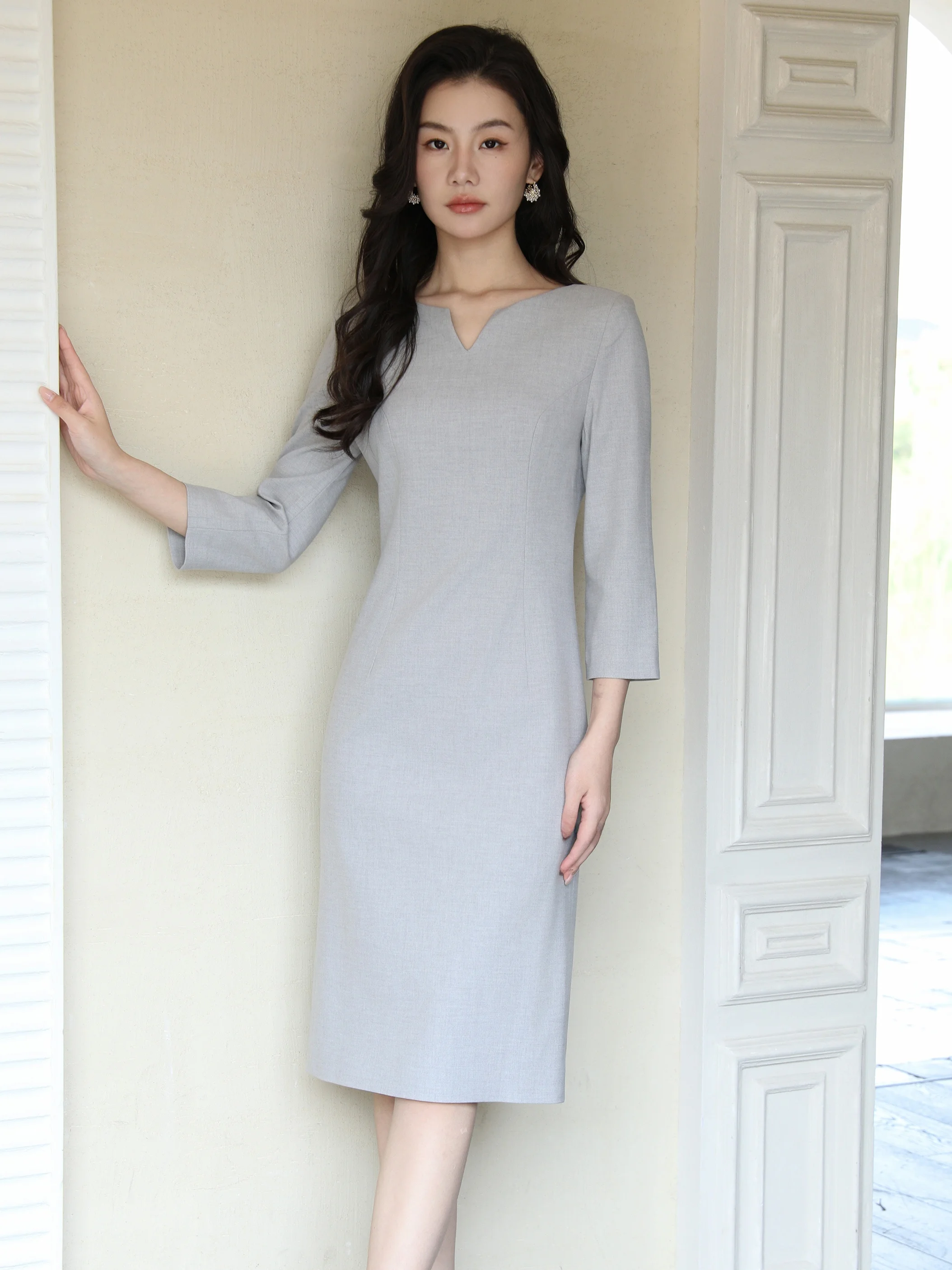 10月に着る50代の服、エレガントで通勤にも使えるスタイルは？