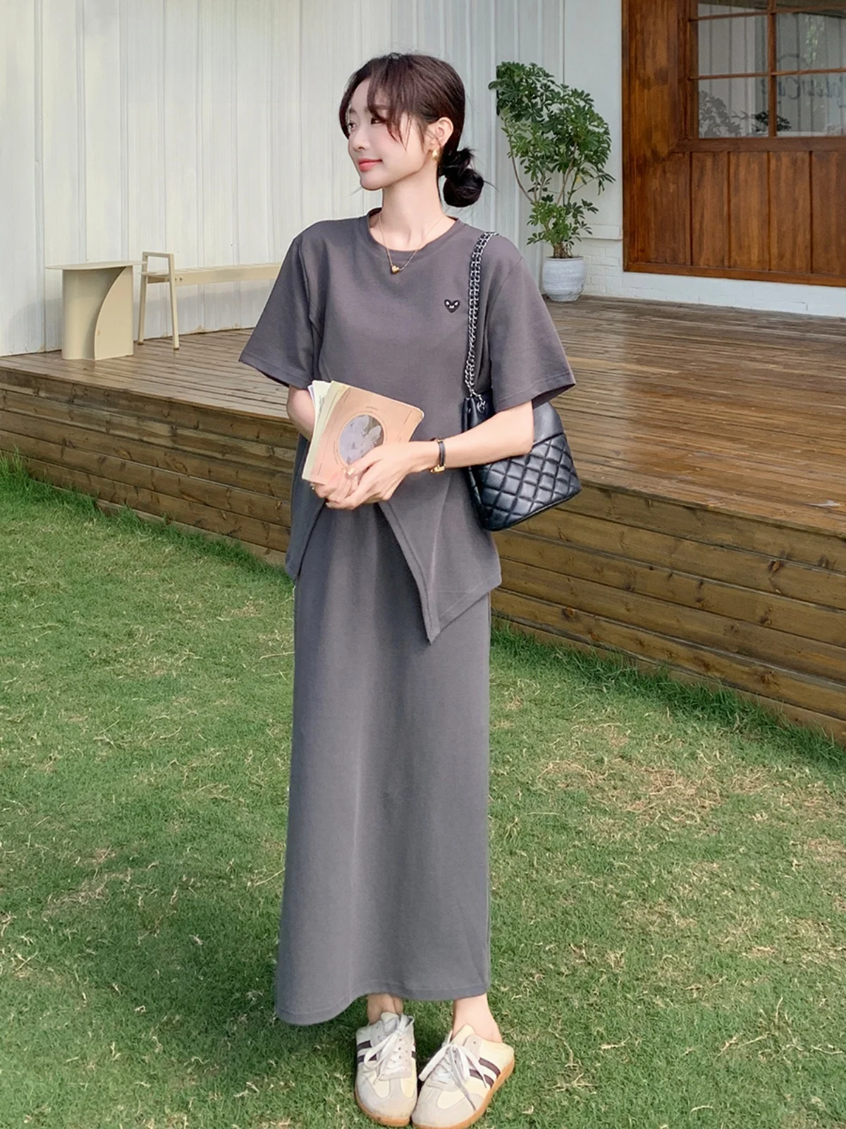 おじさんコーデで悩むなら、夏のシンプルセットアップが救う理由は？