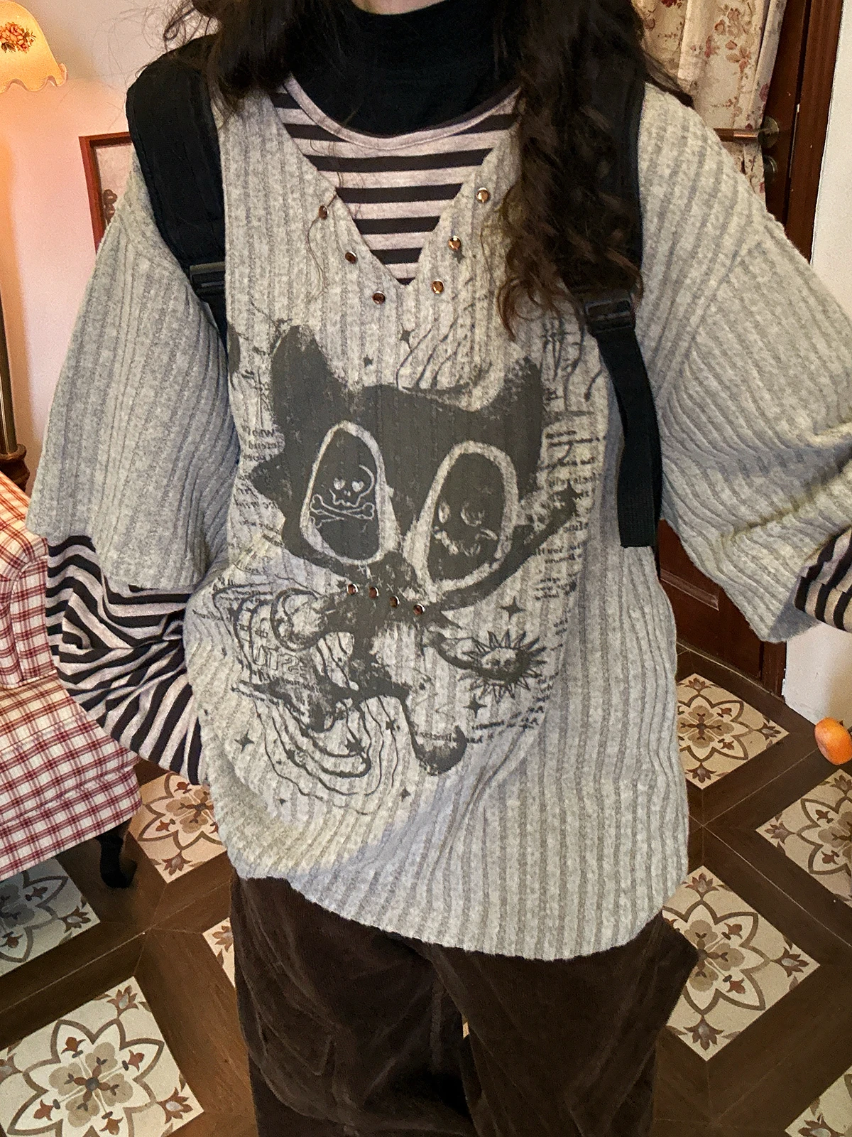春春用カートゥーン風小猫デザインの長袖Tシャツ：カートゥーンキャットが人気な理由と実用性の検証