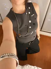 グレーのスパンコール入りタンクトップ【短袖・スタイリッシュ・Uネック・フィットデザイン】