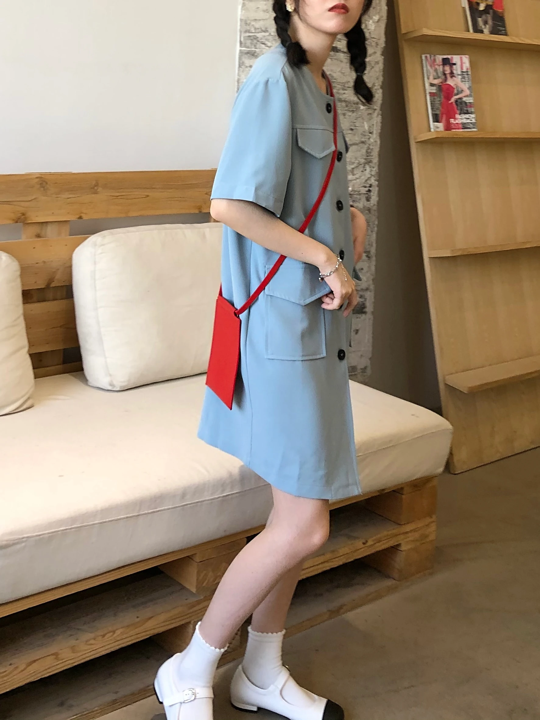 女子 ライン で失敗しない通勤スタイルは？ブルーのゆったりワンピースが解決する理由