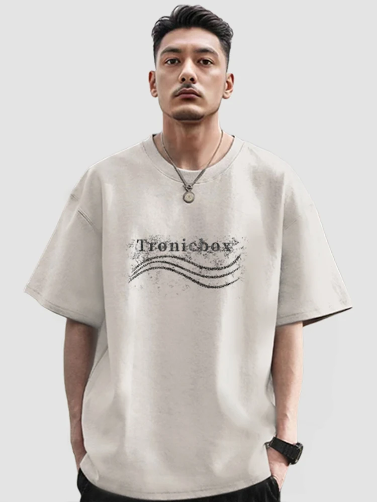 夏のテック系アイテムとしてのスタイリッシュな男性用ショートスリーブTシャツ