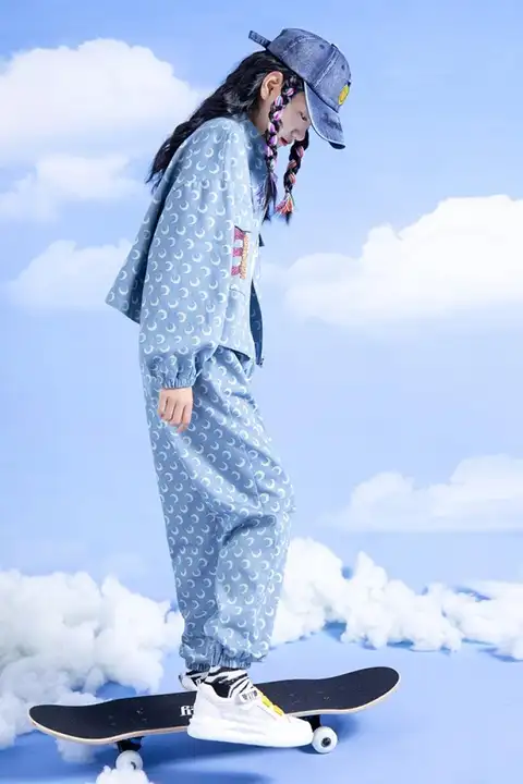 女の子用 秋服 デニムスタイルのスポーツウェア【トレンド・2点セット・秋の早い時期用】（セットアップ対応）
