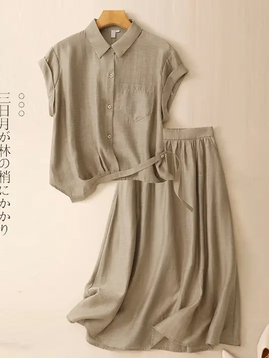 した雰囲気のスタイリッシュな夏用不規則デザイン短袖シャツとスカート（セットアップ対応）