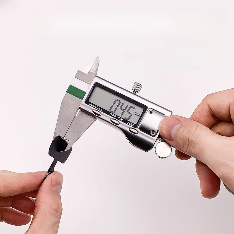 スマホホルダー 貼り付け用 T字クリップ：ミリタリーグリーン・強化版の実用性と設置場所選定ガイド