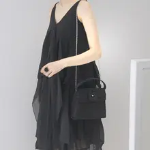 コンパクトな黒色フラップ付きショルダーバッグ【レトロデザイン・女性用・2WAY】