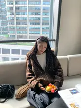 秋冬用コーヒー色フード付きラムウールコート【毛皮風・ドット柄・フィット】