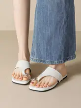 美しいデザインの夏用サンダル【フラット・グリッターフィニッシュ・足指挟みタイプ・服に合わ せやすい】