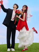 華やかなデザインのレッドウェディングドレス【新婦用・軽量・甘美なスタイル】（セットアップ対応）