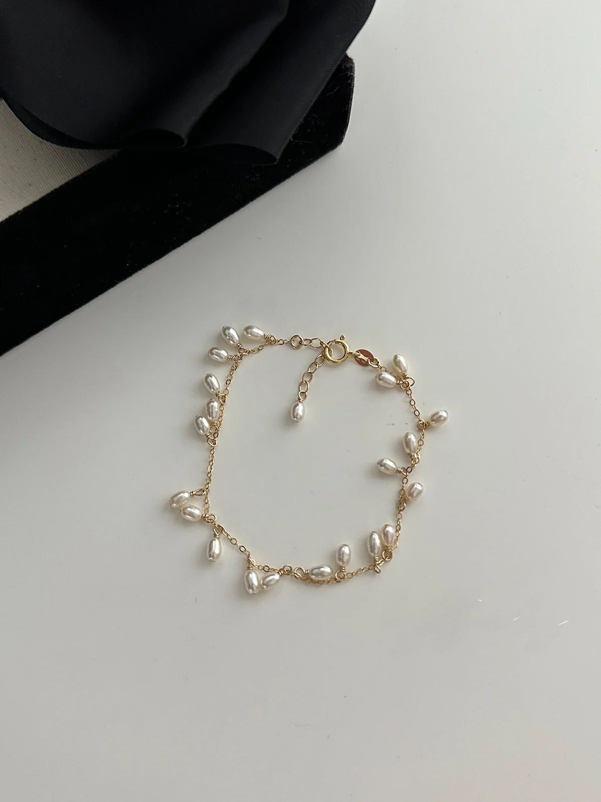 14k ブレスレットはどんな素材でできているの？価格やデザイン、ブランド選びのすべてを解説