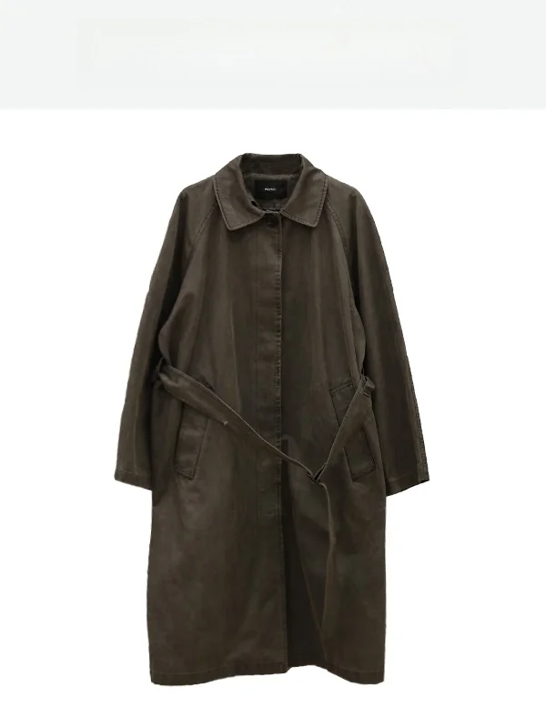 13度の雨の日、どんな服がおすすめ？フィットトレンチコートで通勤と散歩を完璧に