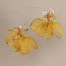 個性的な黄色の花のイヤリング【誇張デザイン・ピアス＆イヤースティック】
