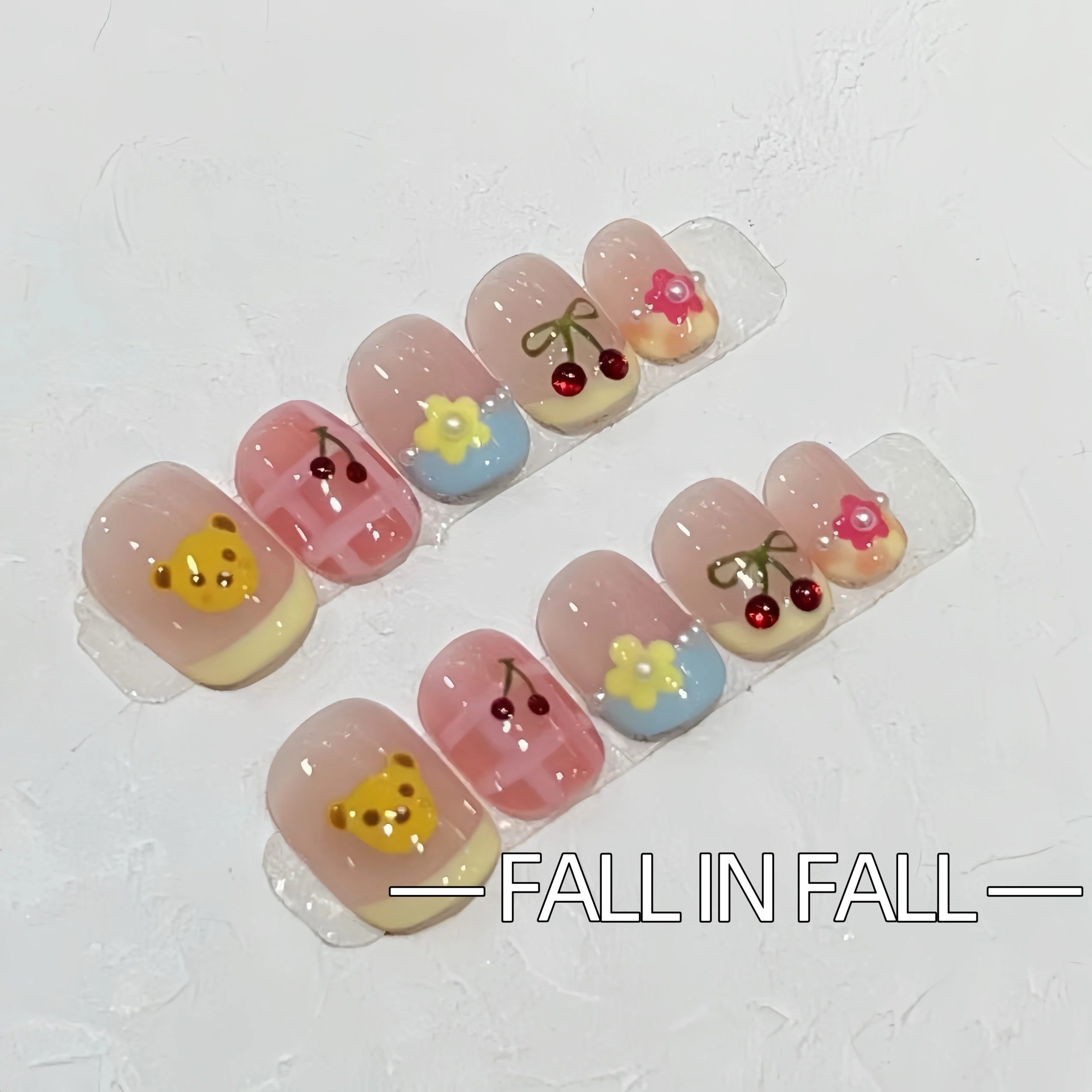 かわいい蜂蜜クマの手描きアート ネイルチップ【短め・シンプルデザイン・ドレスアップ対応】