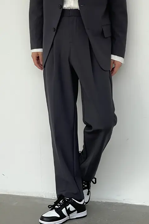 高級感あるストレートパンツ【ゆったりとしたシルエット・カジュアルファッション】