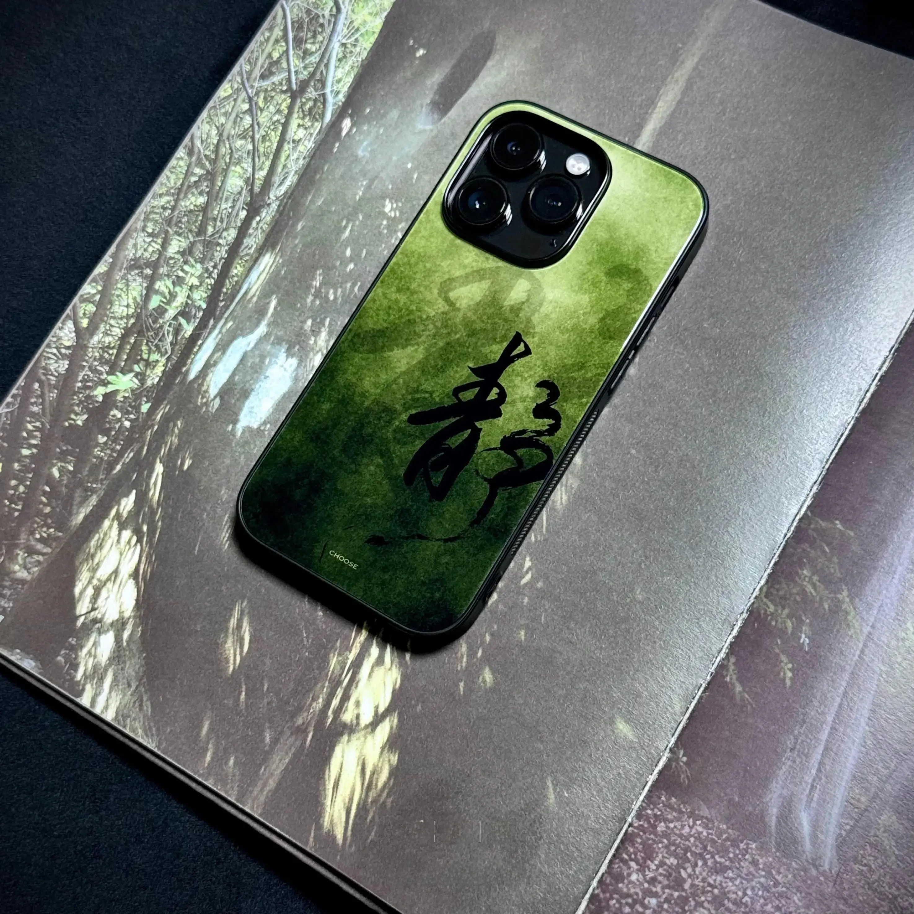 iPhoneケース マット加工で失敗しない選び方は？新中式デザインがもたらす、日常の「静けさ」に気づく瞬間